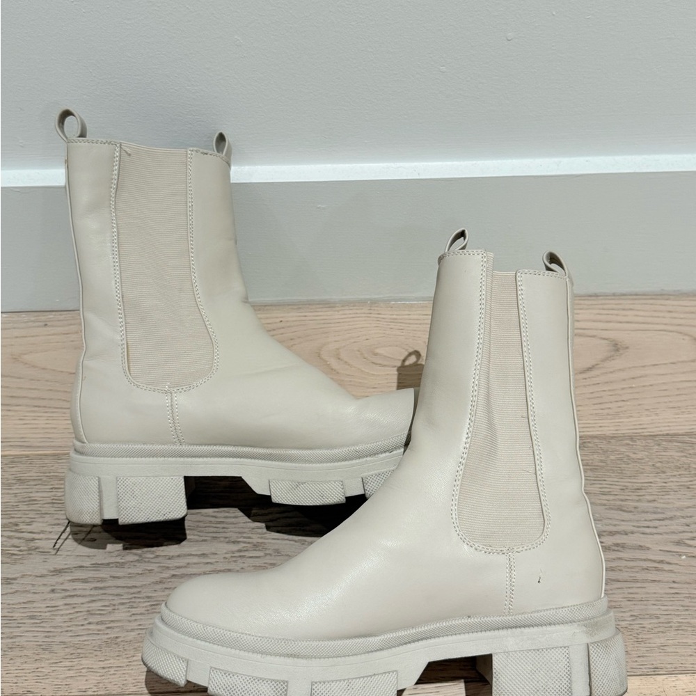 Women's Cream Chelsea Boots